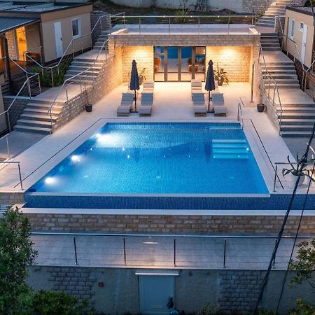 Boora Glamp Experience & Heated Infinity Pool Hotel Сен Екстериор снимка