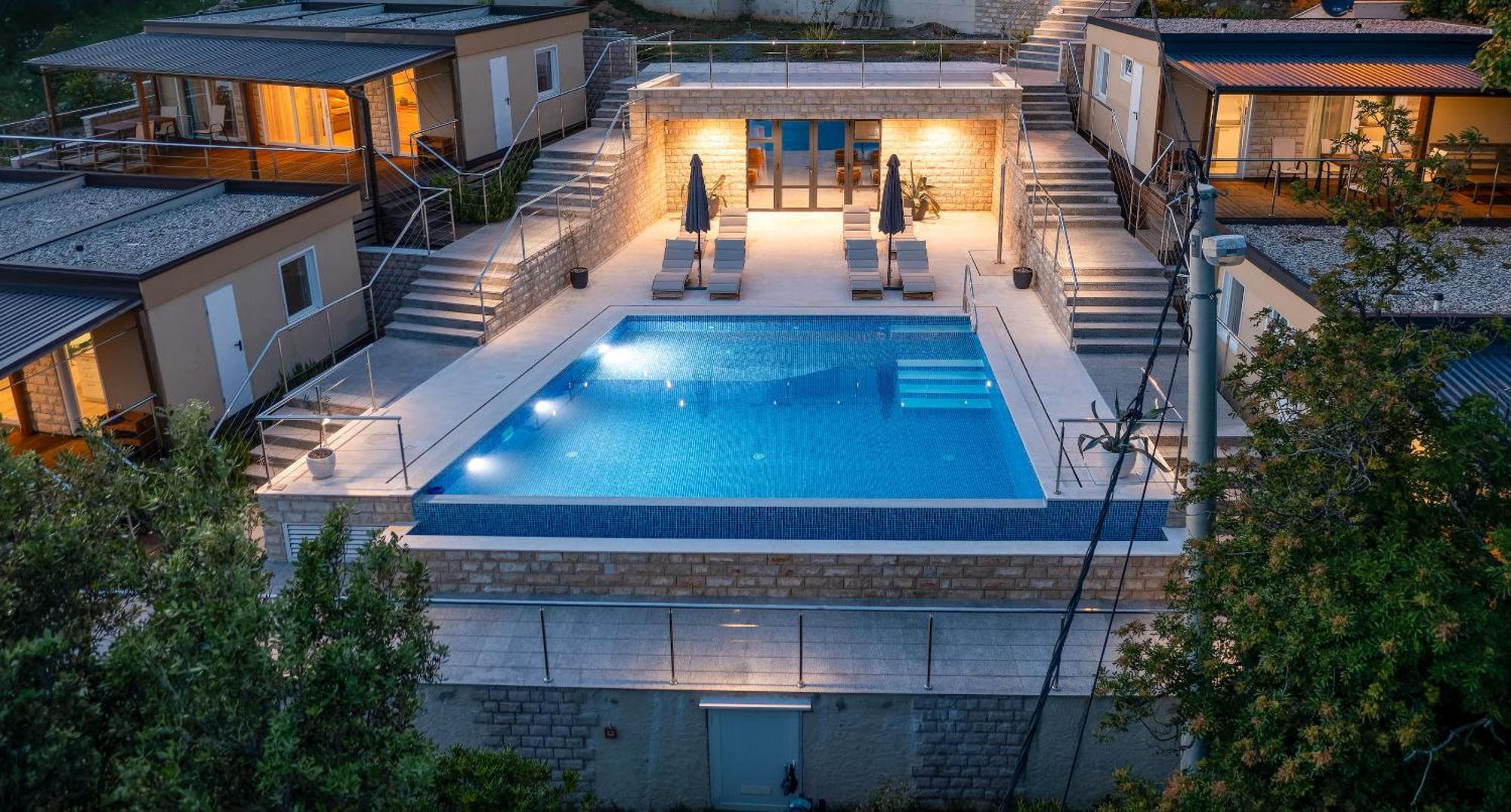 Boora Glamp Experience & Heated Infinity Pool Hotel Сен Екстериор снимка