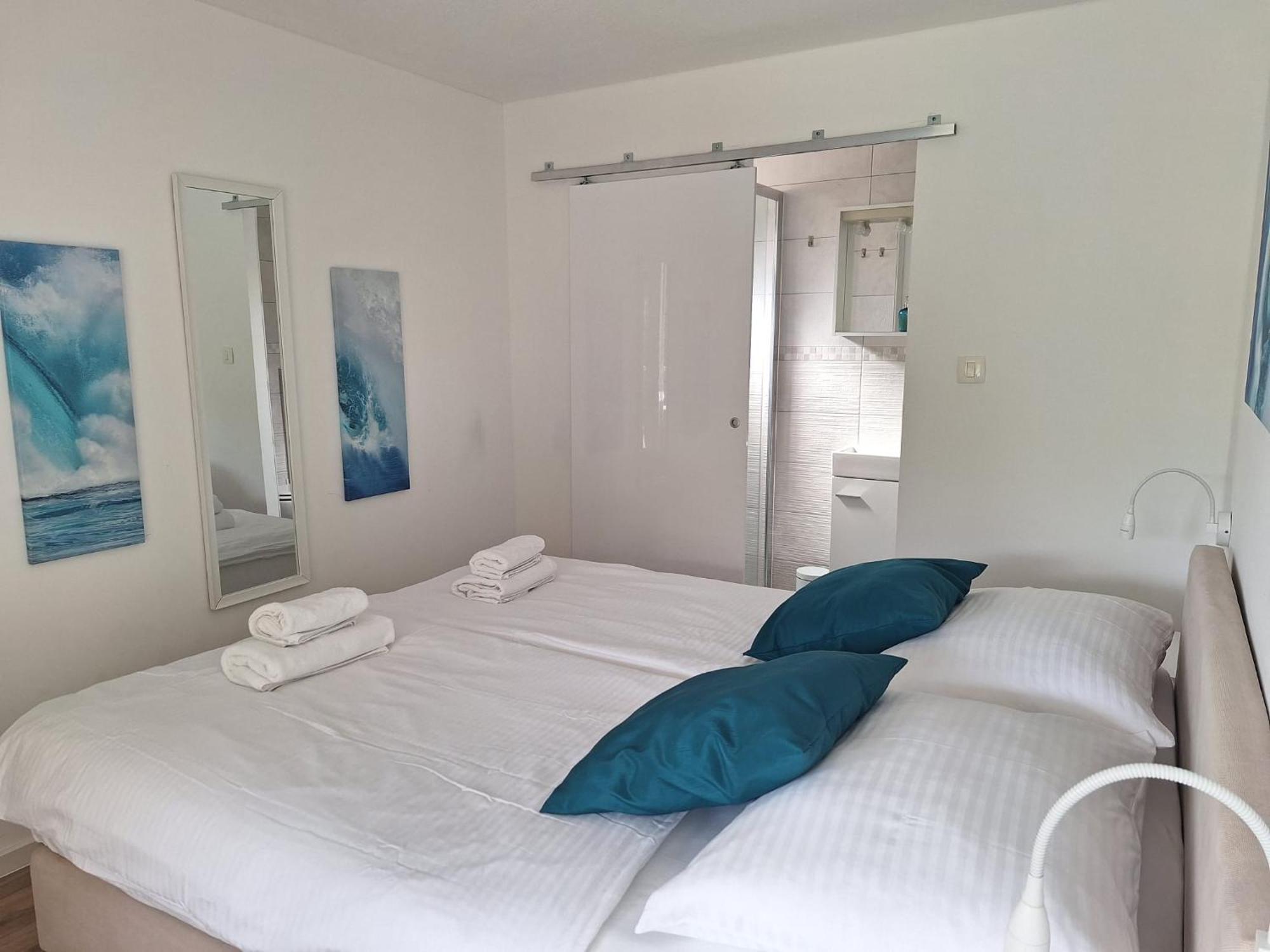 Boora Glamp Experience & Heated Infinity Pool Hotel Сен Екстериор снимка