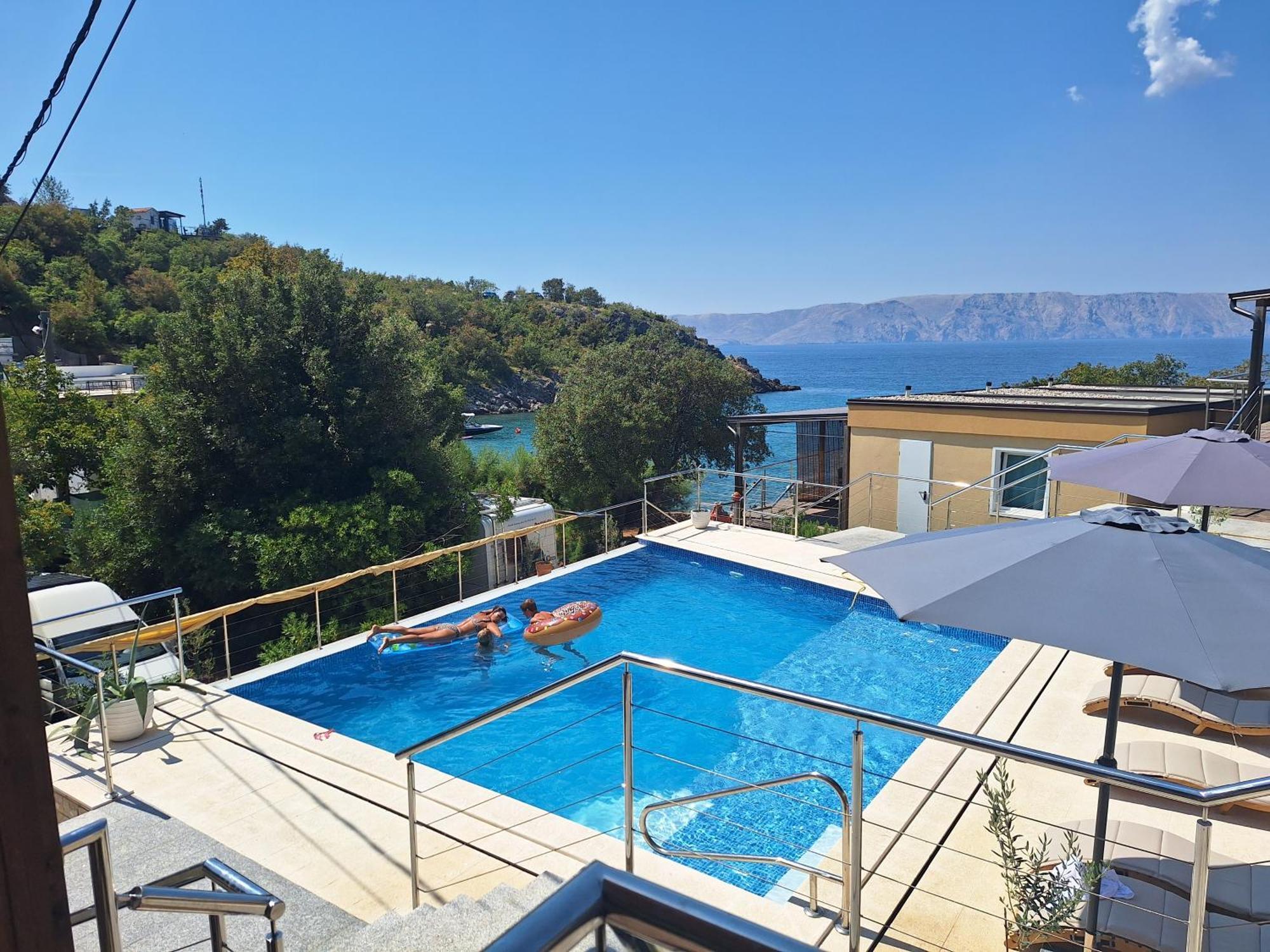 Boora Glamp Experience & Heated Infinity Pool Hotel Сен Екстериор снимка